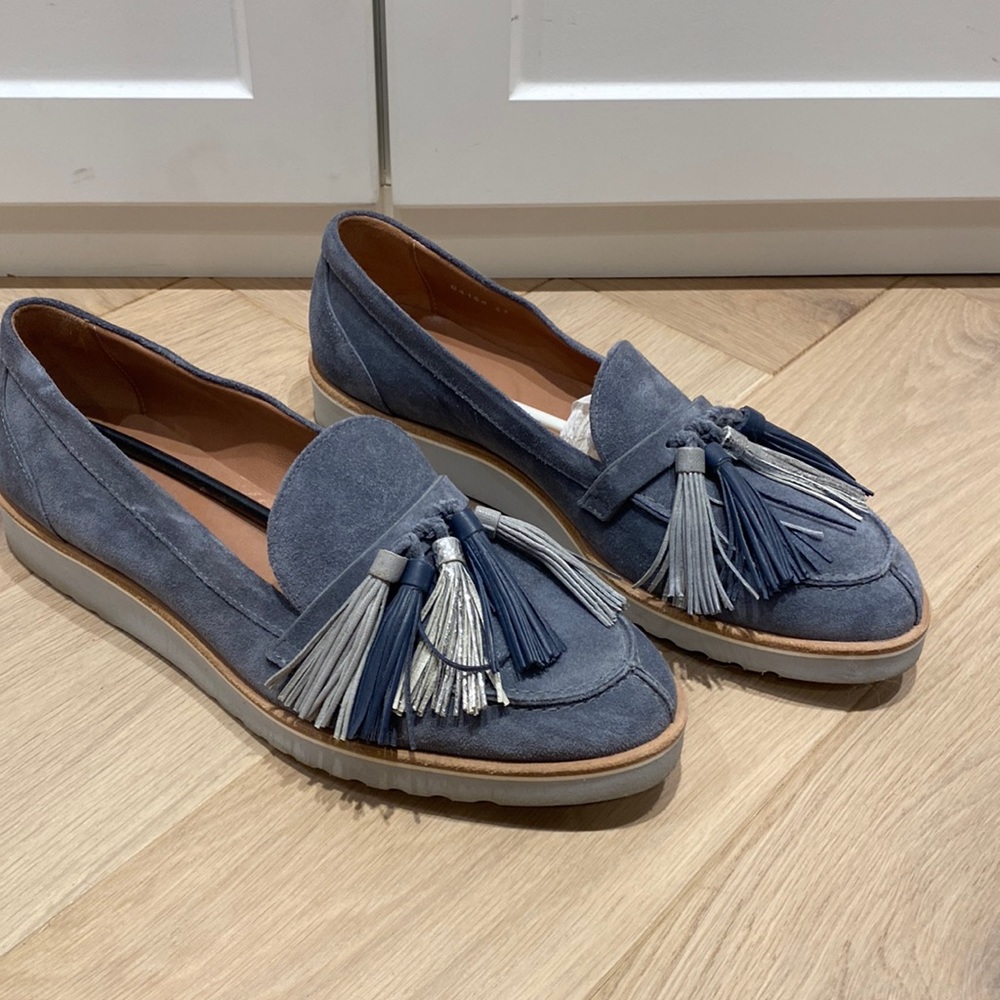 LIKE NEW blue loafer size 39